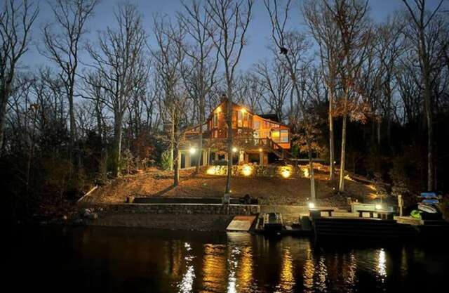 Luxury, Lakefront Chalet; Dock, Grills, Sasquatch & Firepits with a view