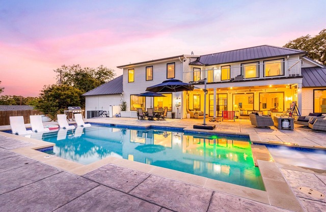 Luxury Lakefront | Hot Tub, Pool & Chef’s Kitchen!