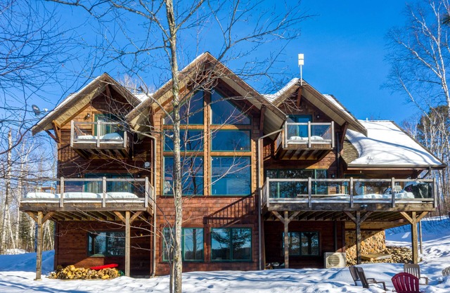 Luxury Lakeside Living with Sauna; Ski/Golf/Bike/Hike/Kayak