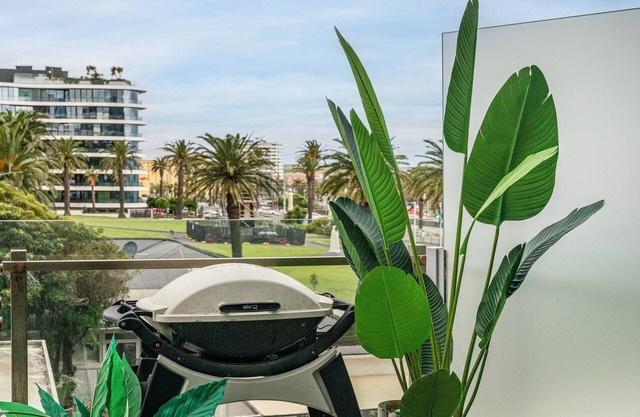 LUXURY LIVING - ICONIC ST KILDA BEACH LOCATION * ONE MONTH SHORT STAYS *n