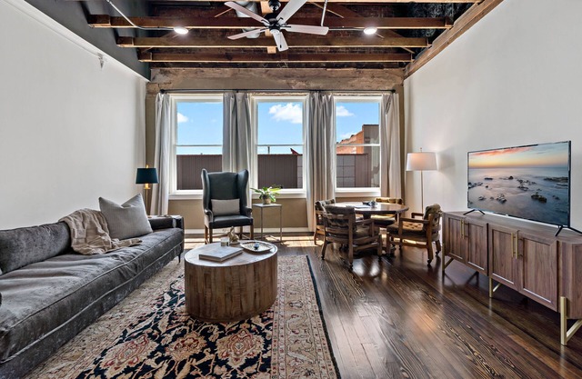 Luxury Living in the Heart of Downtown! Gorgeous living spaces and 2 bedrooms.