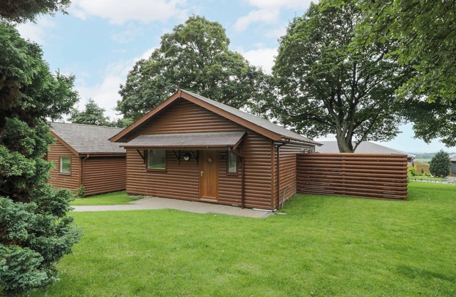 LUXURY LODGE 69, family friendly, with pool in Dyserth