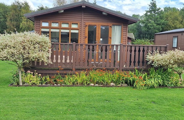 Luxury Lodge in beautiful surroundings set within Southlakeland Leisure Village