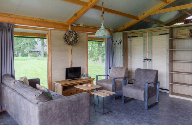 Luxury Lodge in Reesprong with Garden Fire Pit