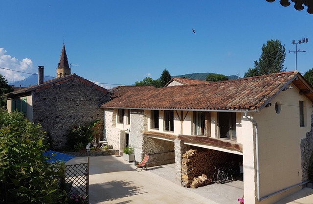Luxury loft in rural Pyrenees village-relax, walk, cycle, birdwatch, chill, wifi