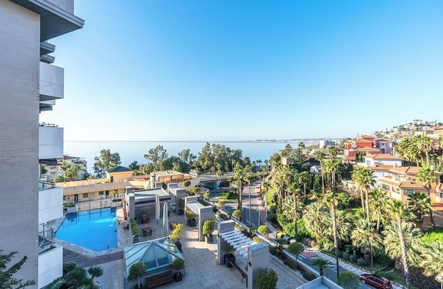 LUXURY MODERN APARTMENT SPECTACULAR SEA VIEWS 3 MIN. TO THE BEACH., FREE WIFIi