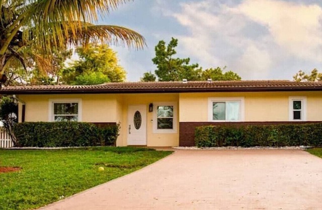 Luxury Modern Home - Coral Springs, Florida