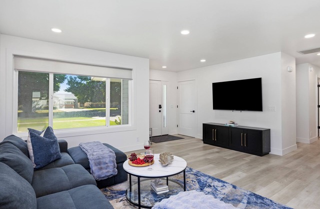 Luxury Modern Space B 2-bedroom townhome in Burley with all the amenities.