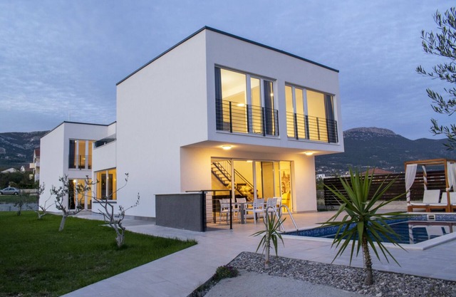 Luxury modern villa Quenn Helen