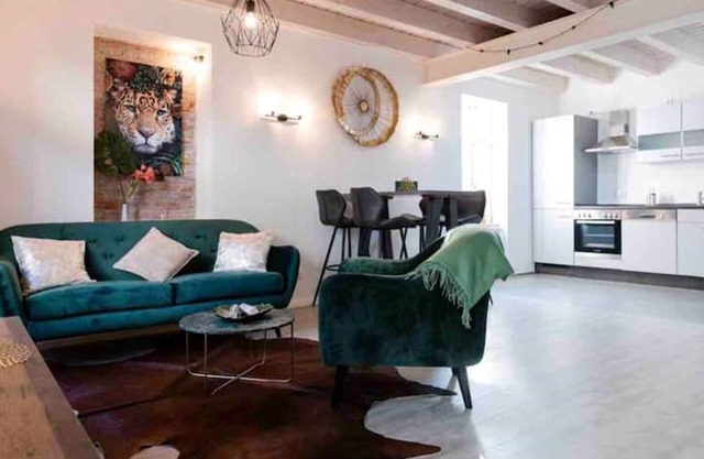 LUXURY | NEAR FRANKFURT | 8 PERSON 24/7 CHECK