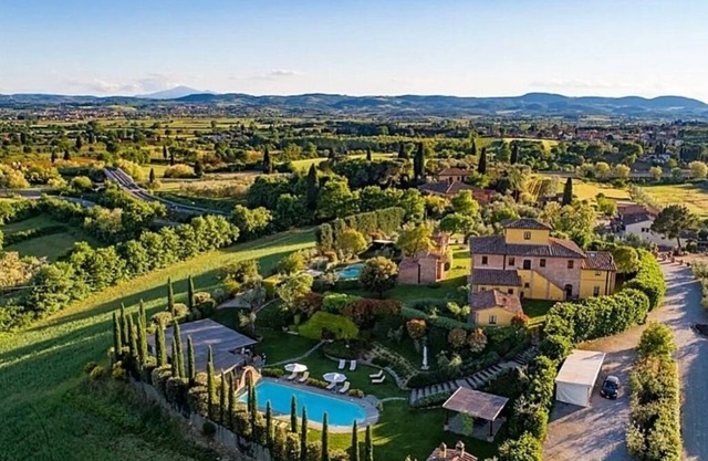 Luxury Oasis: Your Exclusive Private Villa Retreat in Tuscany
