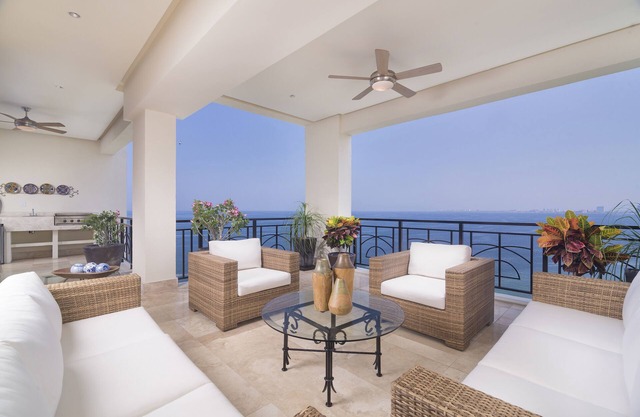 LUXURY OCEAN FRONT CONDO MOLINO DE AGUA 10th FLOOR!