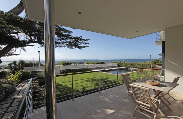 Luxury Ocean-Front Apartment in Historic Hermanus