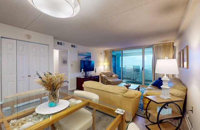 Luxury Oceanfront - beach condo with balcony, shared pool, WiFi, wash/dryer & AC