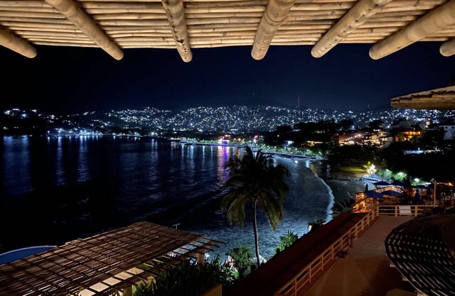 Luxury oceanfront Condo with Private Plunge Pool and spectacular views.