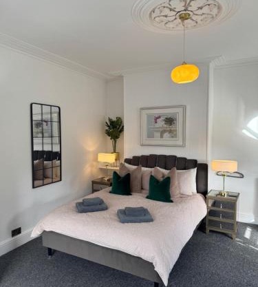 Luxury One Bedroom Apartment