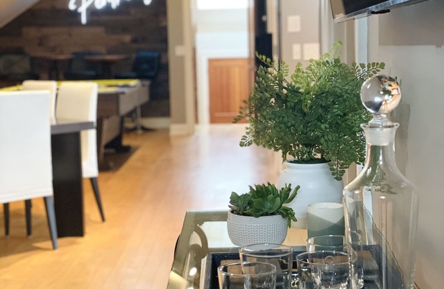 Luxury Penthouse in Downtown with private parking next to JX Event Venue