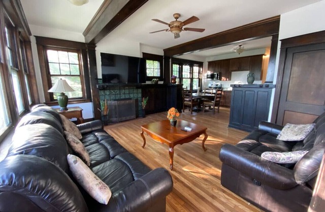 Luxury Point Breeze with Off-street Parking
