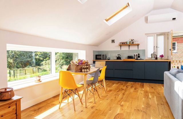 Luxury private apartment between historic Salisbury and the New Forest.