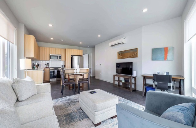 Luxury Private Apt with Gym