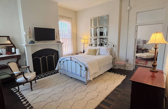 Luxury Private Downtown Penthouse 1 Bedroom