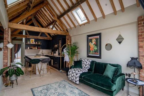 Luxury private FARM BARN, Airport, NEC