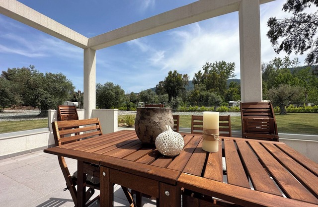 Luxury rental villa for 14 people