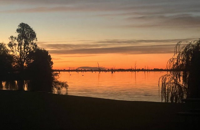 Luxury resort style living on Lake Mulwala with breathtaking views & pool/sauna!