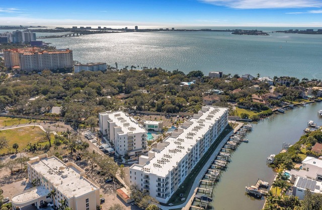Luxury Resort-style Condo with Amazing Views in a Prime Location