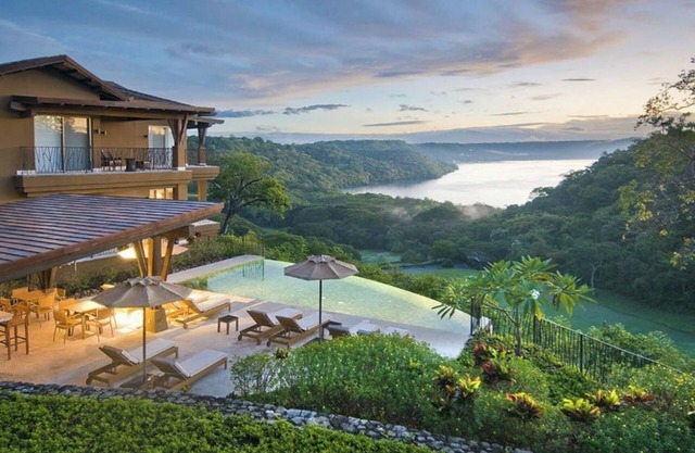Luxury Retreat with Oceanfront Views in Peninsula Papagayo - Golf Cart Included!