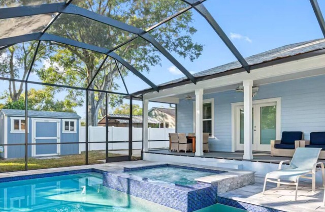 Luxury Retreat Hot Tub Private Fenced Yard