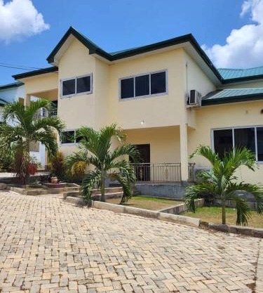 Luxury Retreat Pool Good for Groups Cape Coast