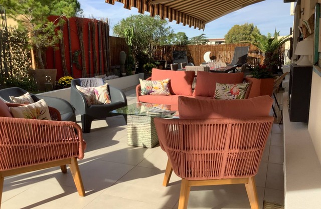 Luxury roof villa with living space in 155 m² classified park