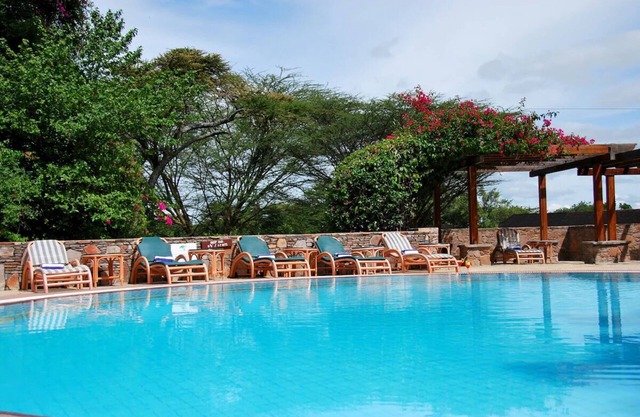 Luxury Room with Pool & Parking | Maasai Mara Safari Lodge Stay