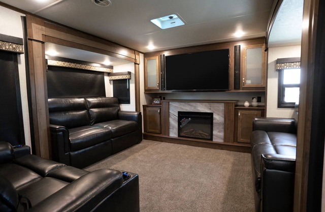 Luxury RV 2 Bedroom 2 Bath for solar eclipse ring of fire on 3 acres