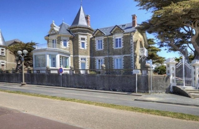 Luxury Seaside Gîte with Balcony, Parking, and Baby Equipment