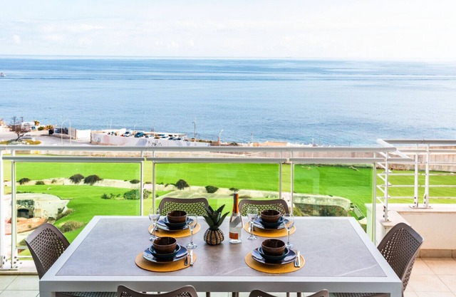 Luxury Seafront 3BR w/Pool by ArcoBnb