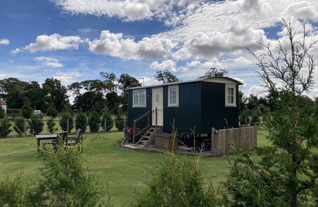 Luxury Shepherd's Hut (The Hawthorn) at Templehall