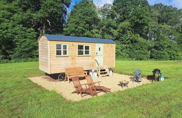 Luxury Shepherds Hut set in a countryside setting