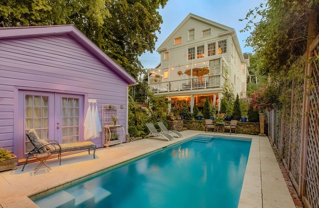 Luxury Spa Retreat with Sauna, Hot Tub & Swimming Pool in the Heart of Hudson