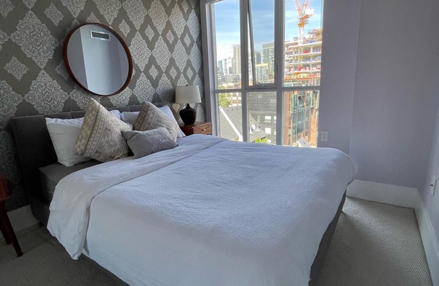 Luxury stay in heart of Toronto downtown