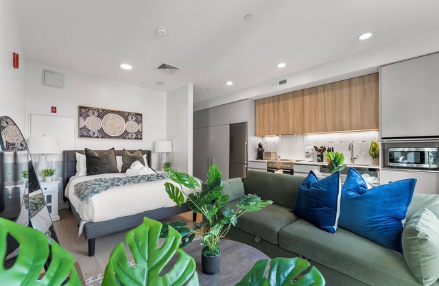 Luxury Studio Next to Broadway 3632