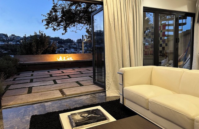 Luxury studio, walkout terrace, breathtaking views