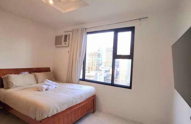 Luxury Studio with WiFi, AC in vibrant Manila Pool Netflix