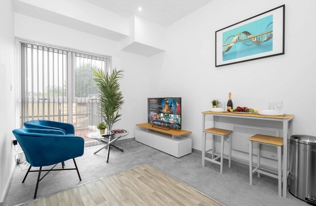Luxury Twin Apartment - Brierley Hill