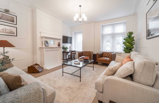 Luxury Two-Bed Hoylake Apartment