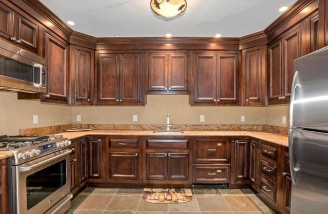 Luxury Vacation Home. 8ac 6,600sq.ft. 6Br/8Ba ~Sauna~ Gym