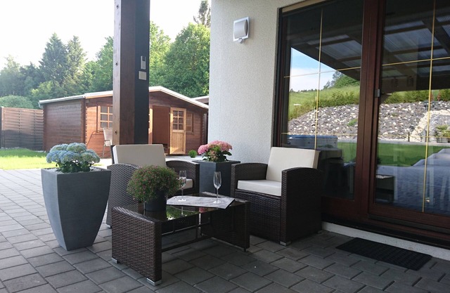 LUXURY vacation home with SAUNA WHIRLPOOL NATURE