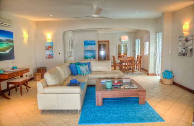 Luxury villa Blue Pearl on Tamarin beach: 5 bedrooms, private pool
