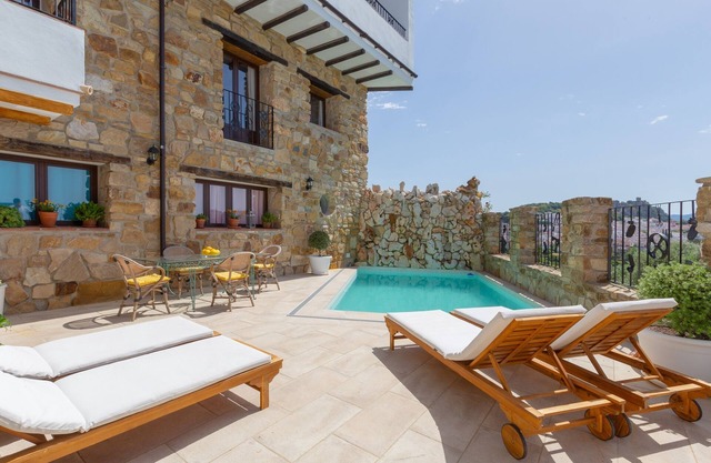 Luxury Villa Casa el Impero with Pool, Terrace, Unique Mountain View and WiFi